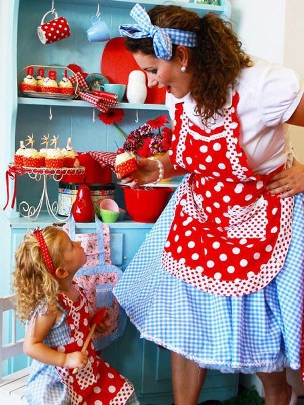 Cookie Apron Red Dot - Oobi