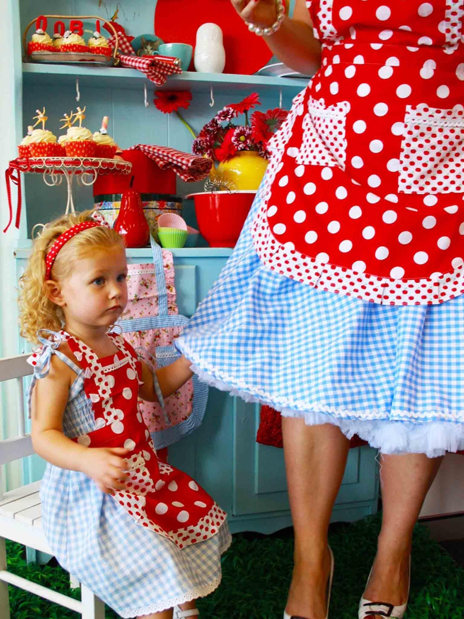 Cookie Apron Red Dot - Oobi