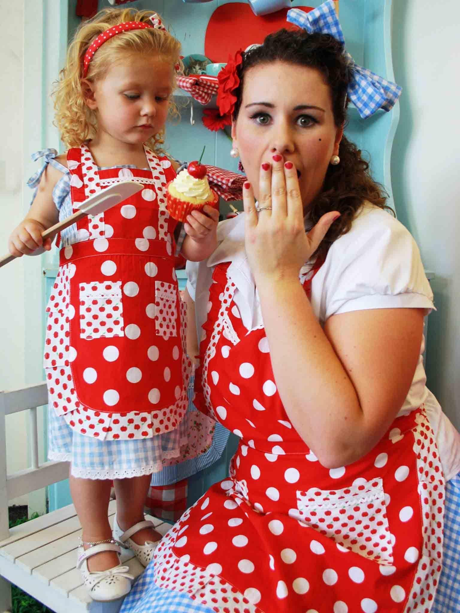 Cookie Apron Red Dot - Oobi